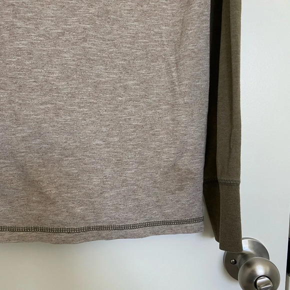 Roebuck & Co. men’s dual colored long sleeve button neck shirt — small - Picture 7 of 7